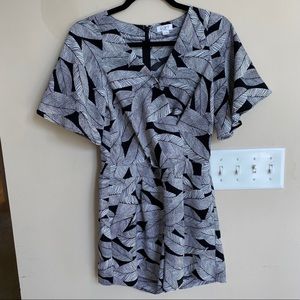 LOFT black and white pattern romper (00P)